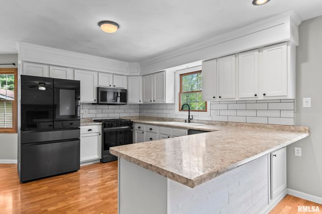 30 SKYVIEW Drive, Springfield, IL 62702