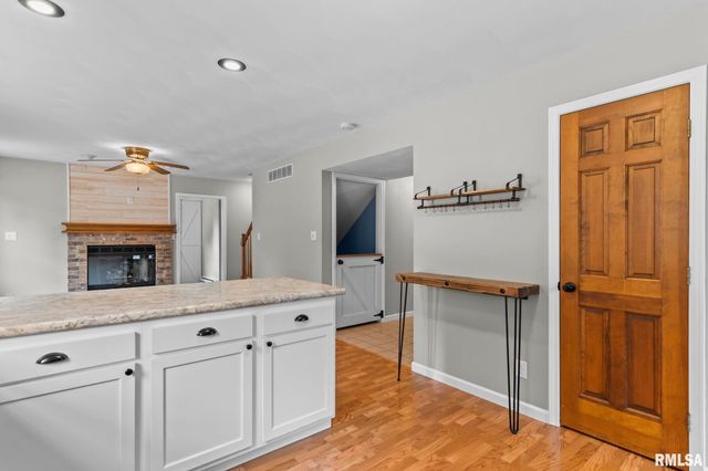 30 SKYVIEW Drive, Springfield, IL 62702