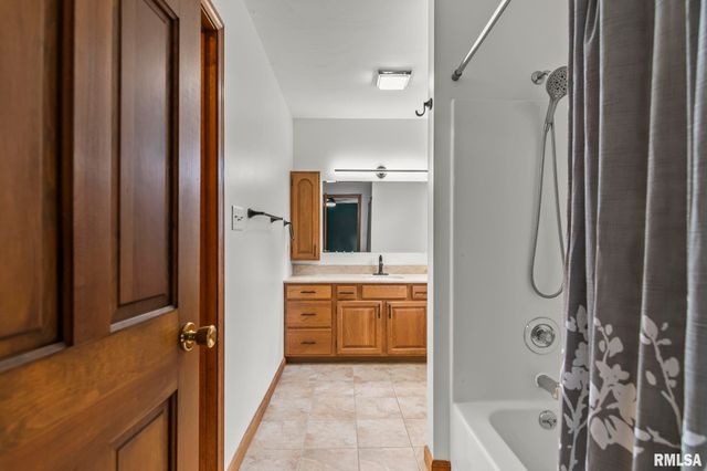 30 SKYVIEW Drive, Springfield, IL 62702