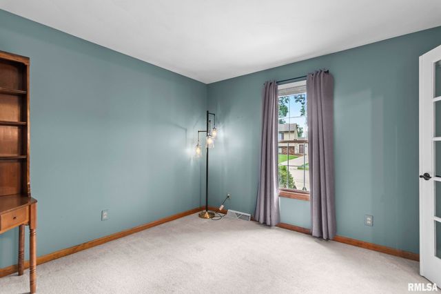 30 SKYVIEW Drive, Springfield, IL 62702