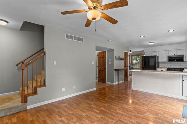 30 SKYVIEW Drive, Springfield, IL 62702