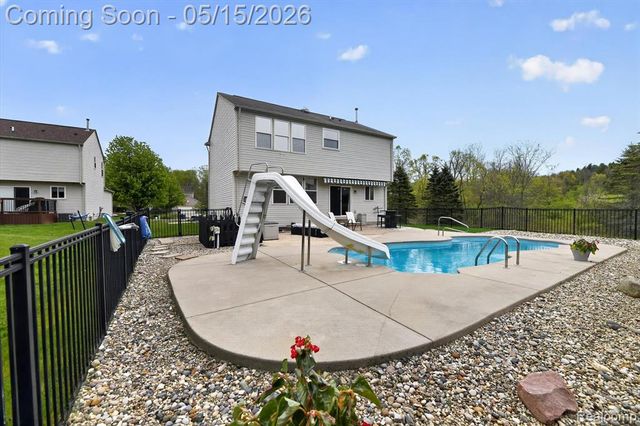 809 Canyon Creek Drive, Holly, MI 48442
