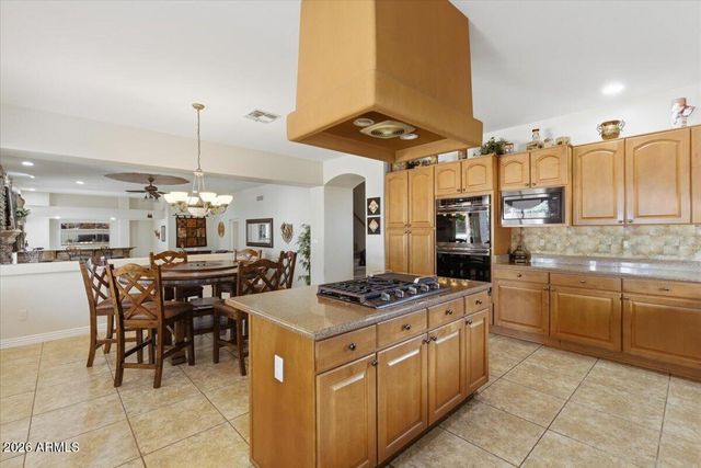 7530 E KAEL Circle, Mesa, AZ 85207