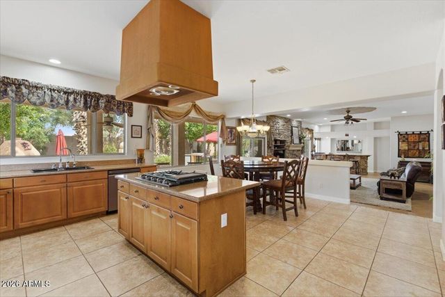 7530 E KAEL Circle, Mesa, AZ 85207