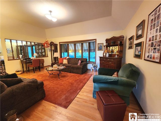 28 Rosalyn Court, Pomfret, NY 14063