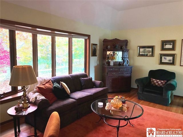 28 Rosalyn Court, Pomfret, NY 14063