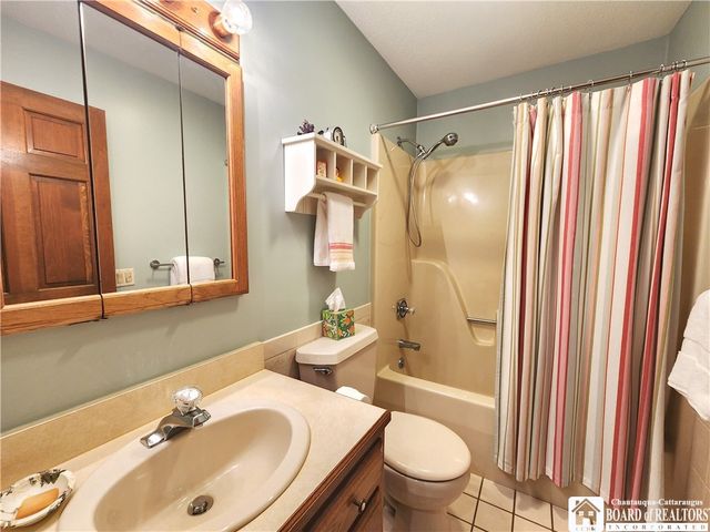 28 Rosalyn Court, Pomfret, NY 14063