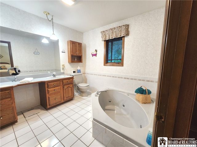 28 Rosalyn Court, Pomfret, NY 14063