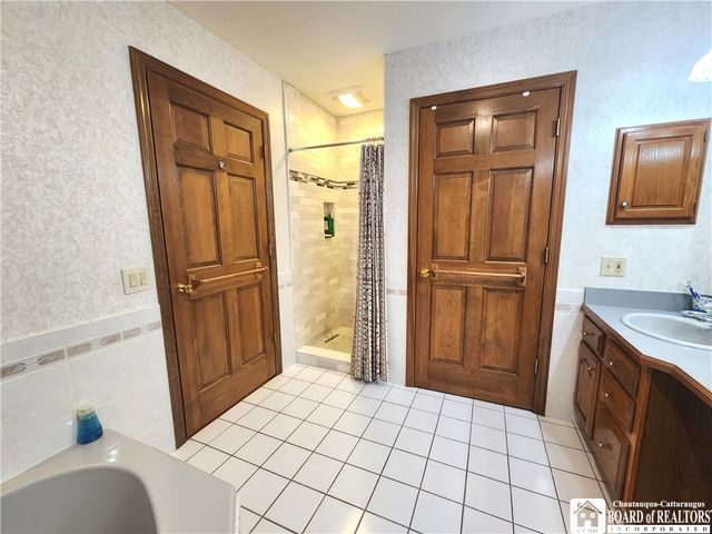 28 Rosalyn Court, Pomfret, NY 14063