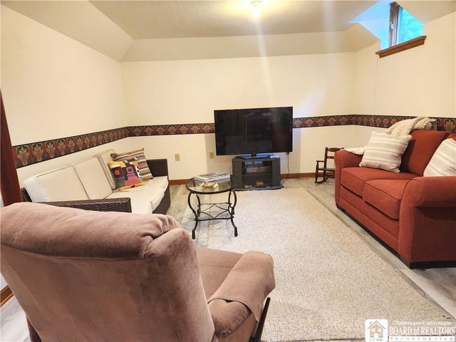 28 Rosalyn Court, Pomfret, NY 14063