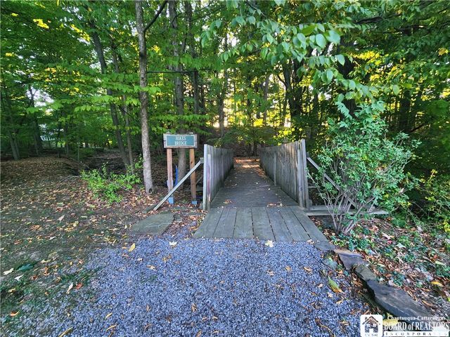 28 Rosalyn Court, Pomfret, NY 14063