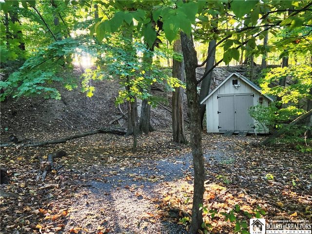 28 Rosalyn Court, Pomfret, NY 14063