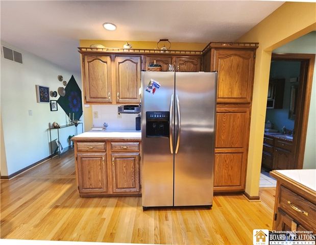 28 Rosalyn Court, Pomfret, NY 14063