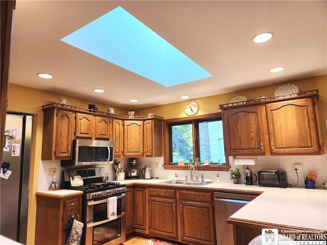 28 Rosalyn Court, Pomfret, NY 14063