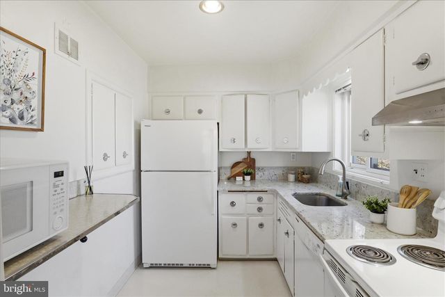 10014 CEDAR LN, Kensington, MD 20895