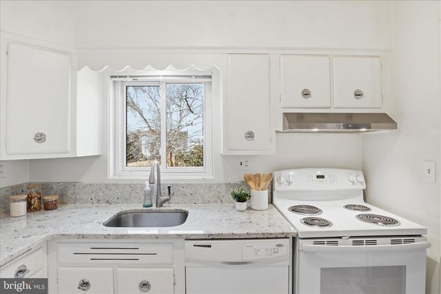 10014 CEDAR LN, Kensington, MD 20895