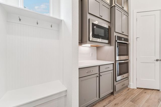 25932 N Outrider Banks, Montgomery, TX 77316