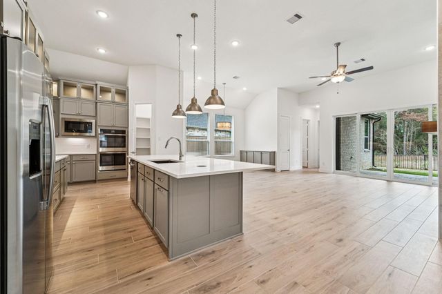 25932 N Outrider Banks, Montgomery, TX 77316