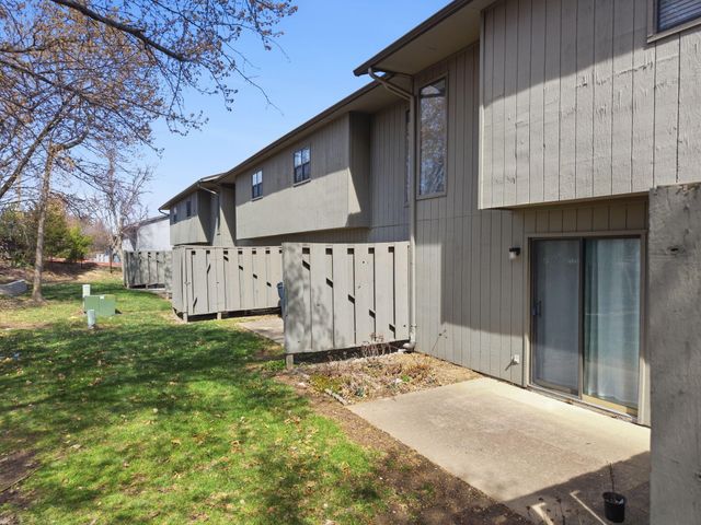 2801 W BROADWAY UNIT R2, Columbia, MO 65203