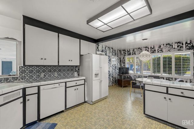 2444 Pine Street, Bakersfield, CA 93301
