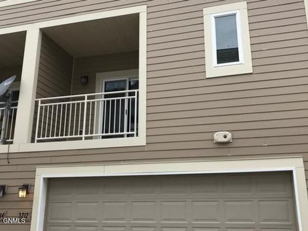 3212 Kenner Loop, Bismarck, ND 58504 photo 2