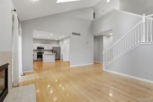 4368 Gateway Circle, West Bloomfield, MI 48322
