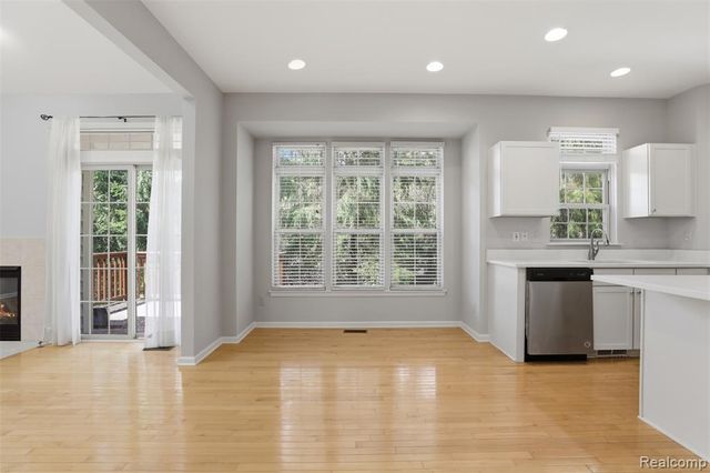 4368 Gateway Circle, West Bloomfield, MI 48322