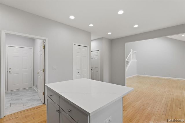 4368 Gateway Circle, West Bloomfield, MI 48322