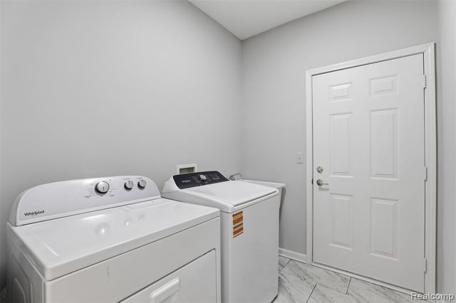 4368 Gateway Circle, West Bloomfield, MI 48322