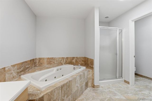 4368 Gateway Circle, West Bloomfield, MI 48322