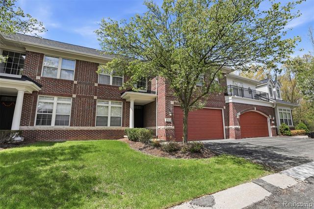 4368 Gateway Circle, West Bloomfield, MI 48322