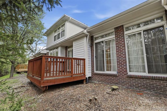 4368 Gateway Circle, West Bloomfield, MI 48322