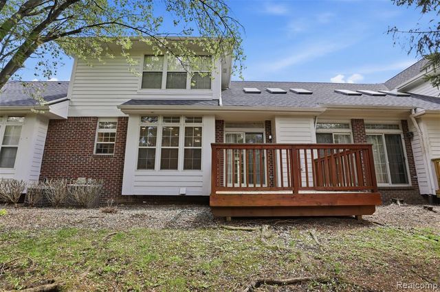 4368 Gateway Circle, West Bloomfield, MI 48322