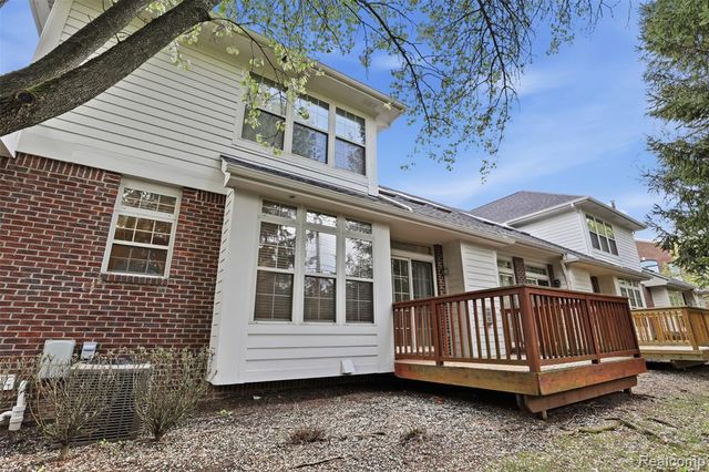 4368 Gateway Circle, West Bloomfield, MI 48322