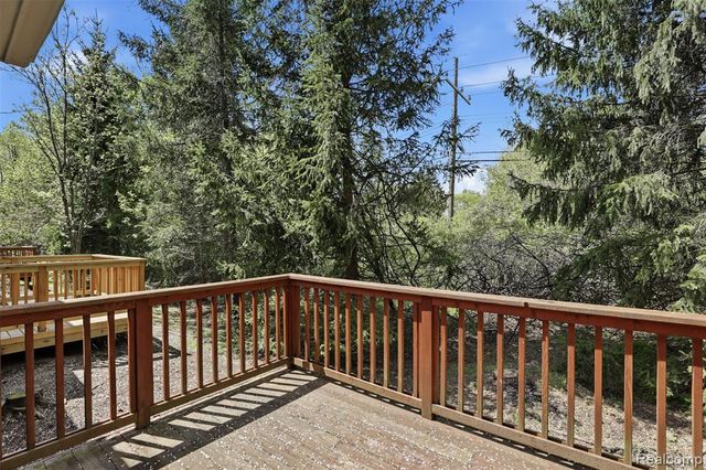 4368 Gateway Circle, West Bloomfield, MI 48322
