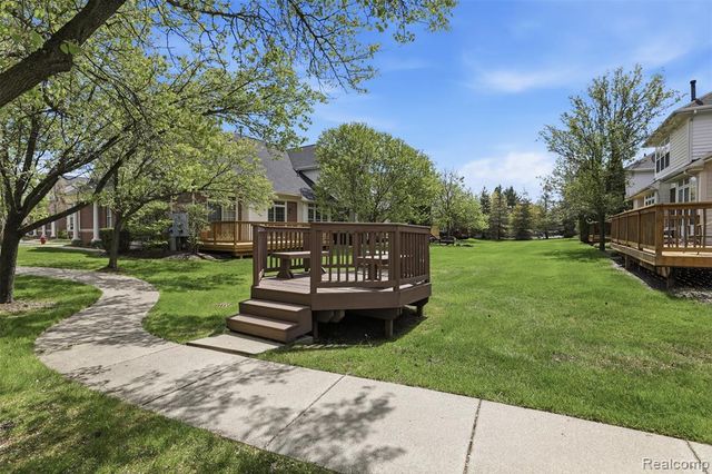 4368 Gateway Circle, West Bloomfield, MI 48322