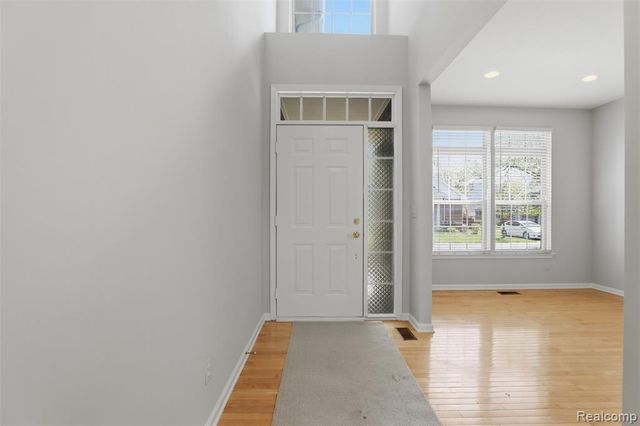 4368 Gateway Circle, West Bloomfield, MI 48322