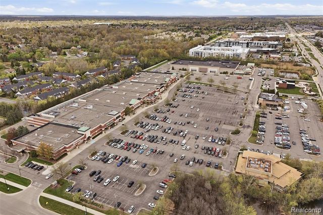 4368 Gateway Circle, West Bloomfield, MI 48322