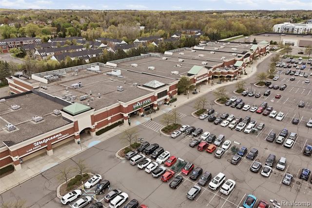 4368 Gateway Circle, West Bloomfield, MI 48322