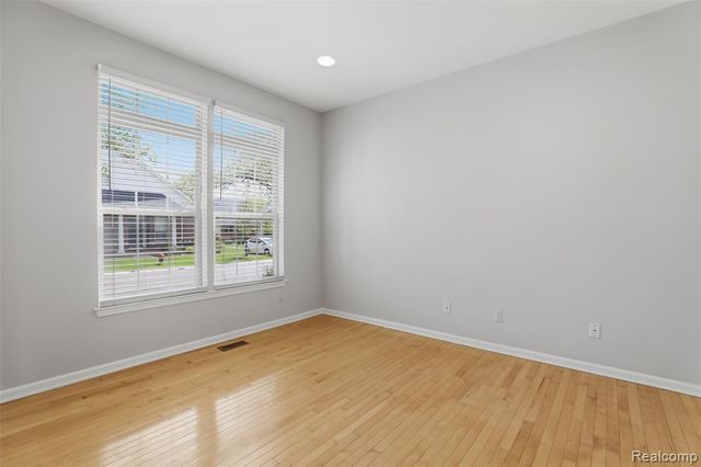 4368 Gateway Circle, West Bloomfield, MI 48322