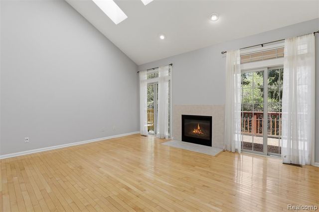 4368 Gateway Circle, West Bloomfield, MI 48322