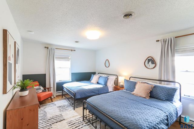 1016 S Lyndale Ave Avenue, Sioux Falls, SD 57105