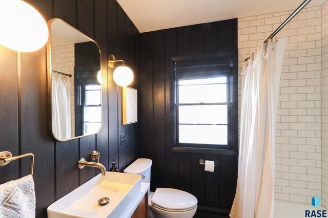 1016 S Lyndale Ave Avenue, Sioux Falls, SD 57105