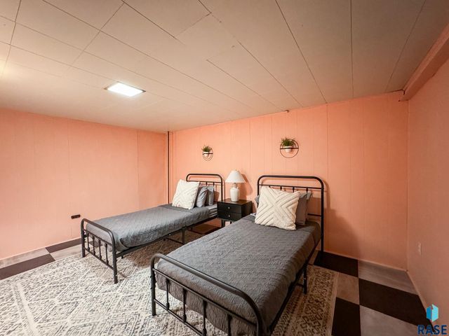 1016 S Lyndale Ave Avenue, Sioux Falls, SD 57105