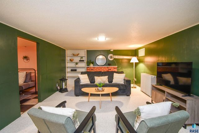 1016 S Lyndale Ave Avenue, Sioux Falls, SD 57105