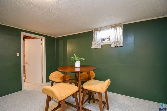 1016 S Lyndale Ave Avenue, Sioux Falls, SD 57105