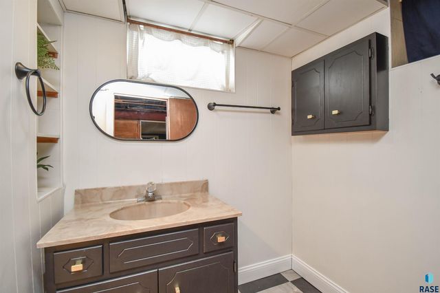 1016 S Lyndale Ave Avenue, Sioux Falls, SD 57105