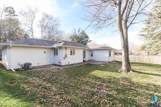 1016 S Lyndale Ave Avenue, Sioux Falls, SD 57105