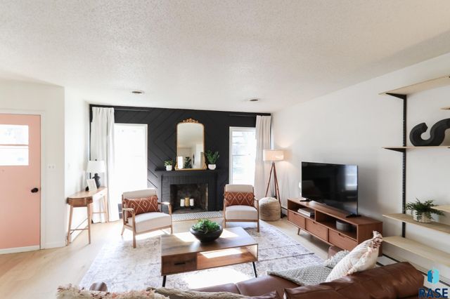 1016 S Lyndale Ave Avenue, Sioux Falls, SD 57105