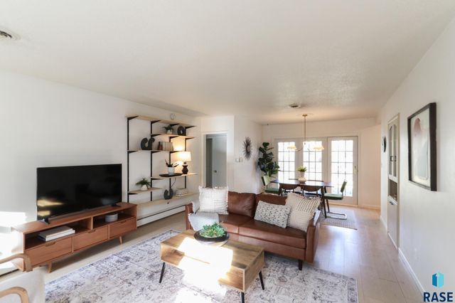 1016 S Lyndale Ave Avenue, Sioux Falls, SD 57105